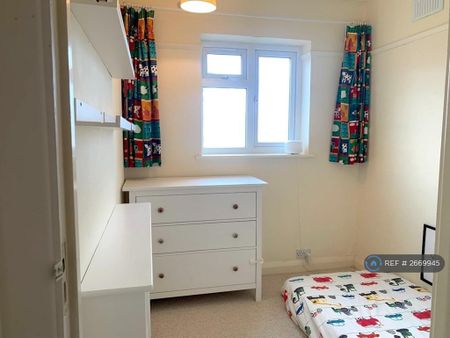 3 bedroom semi-detached house to rent - Photo 4