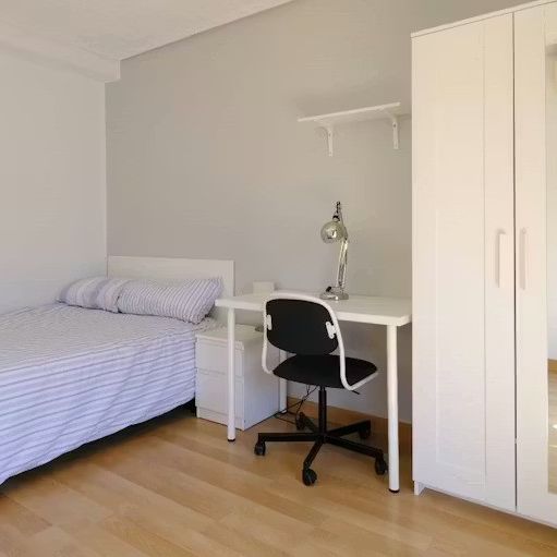 Calle de la Laguna, Madrid, Community of Madrid 28025 - Photo 1