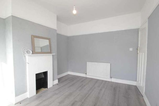 Earls Hall Ave, Southend-on-sea, SS2 - Photo 1