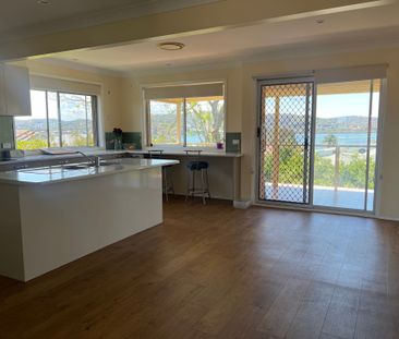 Large Family Home - Photo 5