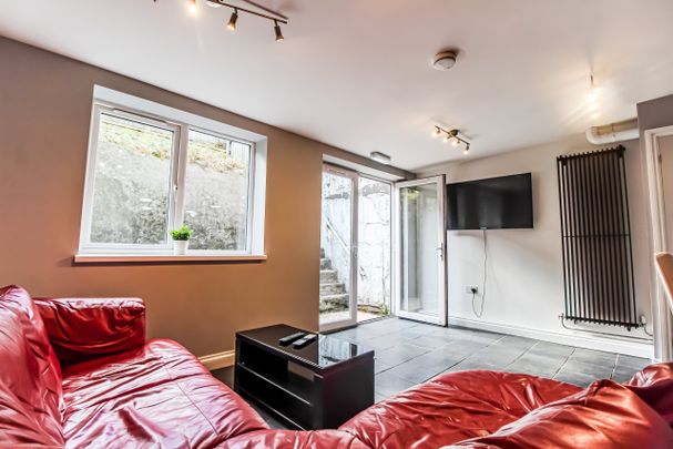 Queen Street, Treforest, Pontypridd - Photo 1