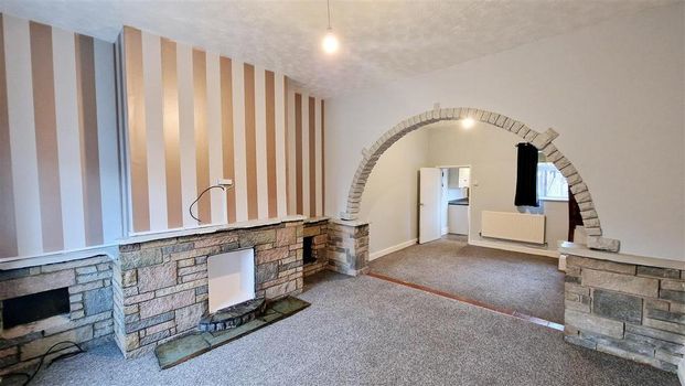 3 bedroom semi-detached house to rent - Photo 1