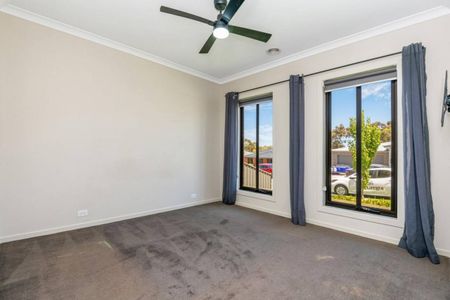 LIGHT FILLED FAMILY HOME! - Photo 3