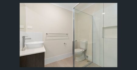 Comfortable 4 Bedroom Home & Multiple Living Areas - Photo 2