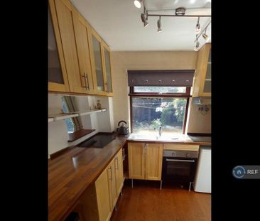 3 bedroom semi-detached house to rent - Photo 6