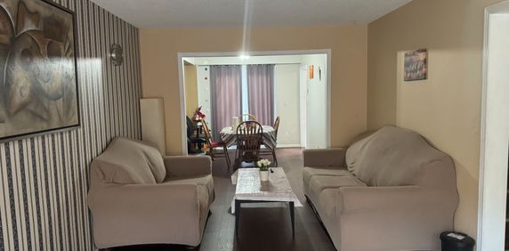 For Lease - 5364 Champlain Trail, Mississauga, Ontario - Photo 2