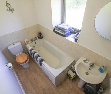 2 bedroom semi-detached house to rent - Photo 6