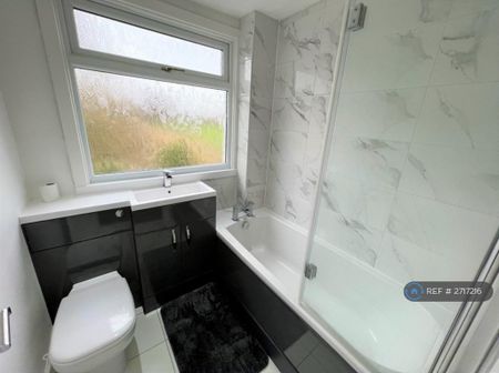 3 bedroom semi-detached house to rent - Photo 5