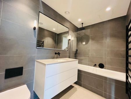 3 Bedroom Apartment - Photo 5