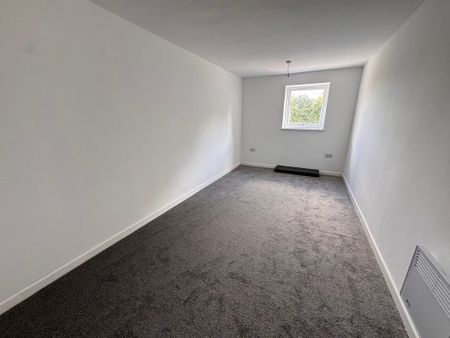 Broadmeadow Flats, Warstones Drive, Wolverhampton - Photo 2