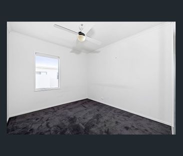 Stunning Apartment in Prime Location! - Photo 3