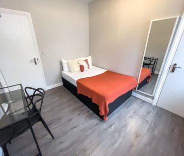 8 bedroom terraced house to rent - Photo 6