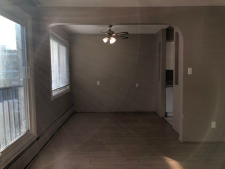 Edmonton Unfurnished Condo Rental in Royal Gardens - Quiet Two Bedroom Within Walking Distance to LRT - Photo 3