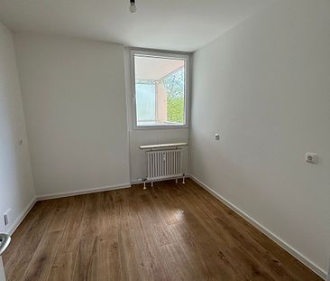 Großzügig geschnittene 3-Zimmer-Wohnung in zentraler Lage von Neuperlach! *Modernisiert* - Photo 1