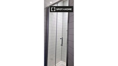 Bed for rent in 7-bedroom apartment in Phibsborough, Dublin - Photo 2