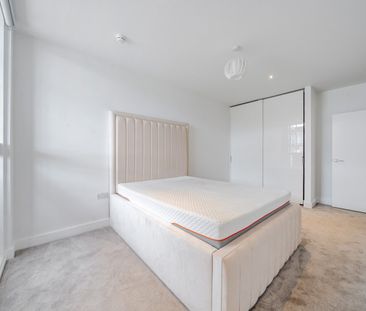 Flat to rent - 30 River Garden Walk, London, SE10 - Photo 2