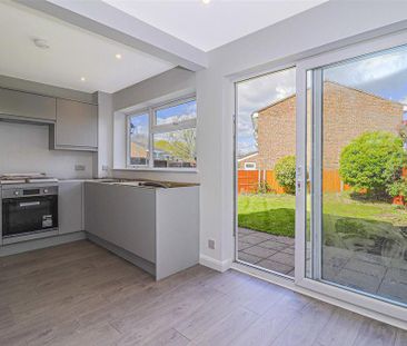 3 bedroom end of terrace house to rent - Photo 3