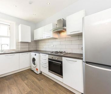 3 bedroom flat to rent - Photo 2