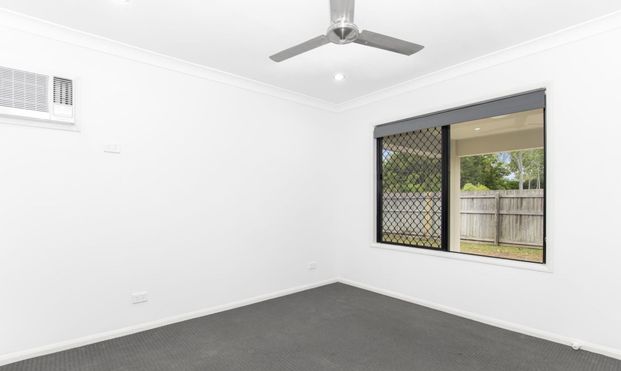 Spacious Family Living in a Quiet Street - Photo 1