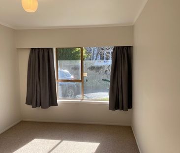 Royal Oak 2 Bedroom Unit in Prime Location - Photo 2