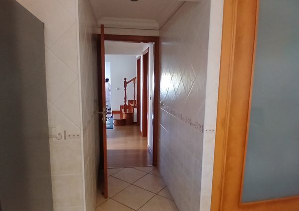 3 bedroom semi-detached house located in Costa do Valado, Oliveirinha!