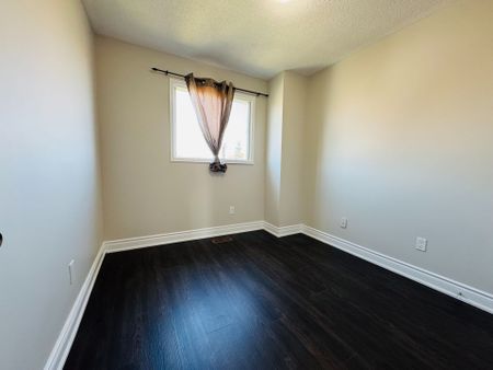 For Lease - 6 Dutch Crescent, Brampton, Ontario - Photo 4