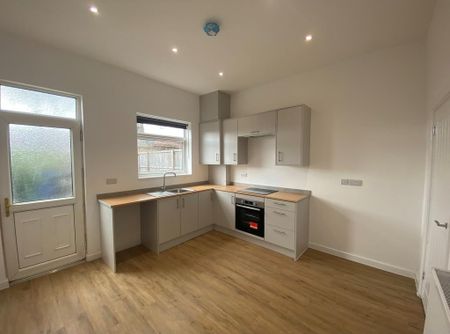 2 bedroom terraced house to rent - Photo 3