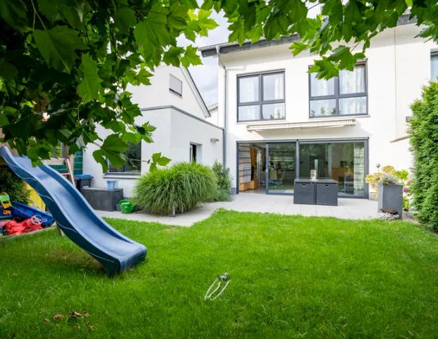 Ein Traum vom Haus und herrliche Familienlage - Foto 1