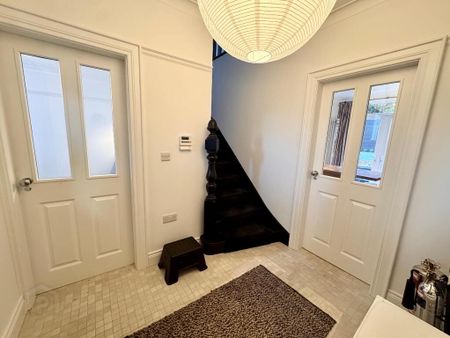 6 Ulsterville Drive, Belfast, BT9 7BD - Photo 3