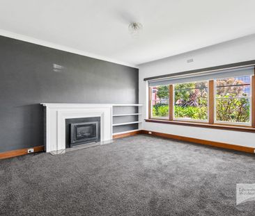 Ideal for Students or Families - In the heart of Sandy Bay! - Photo 2