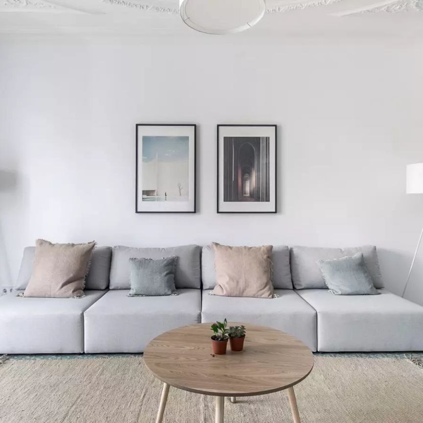 Bedroom for rent in shared apartment in Gracia. - Foto 1
