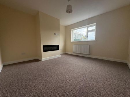 3 bedroom semi-detached house to rent - Photo 2