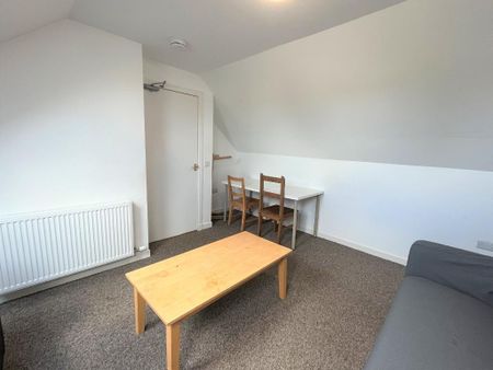 5 bedroom semi-detached house to rent - Photo 2