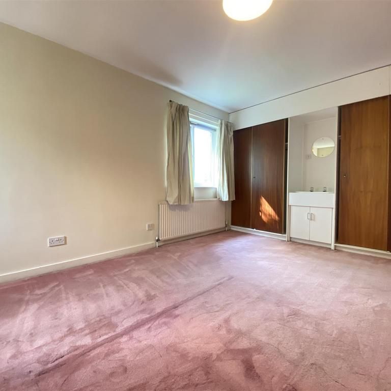 4 bedroom detached house to rent - Photo 1