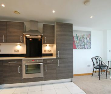 2 bedroom flat to rent - Photo 4