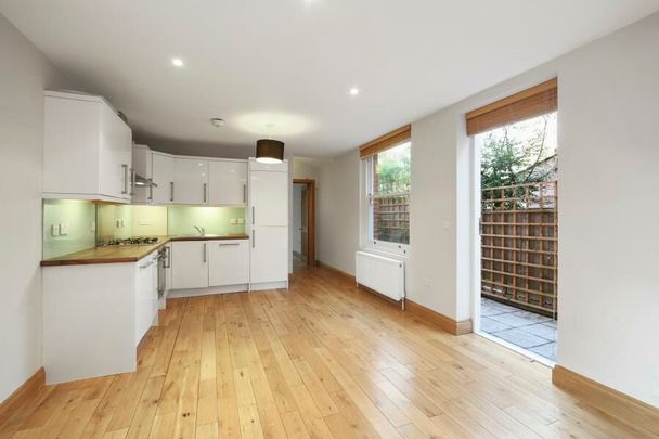 2 Bedroom Flat To Let - Photo 1