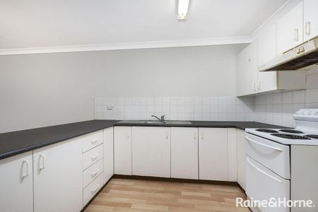 Spacious three bedroom apartment in Marrickville - Photo 4