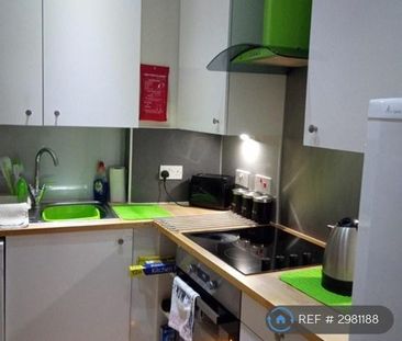 1 bedroom in a flat share to rent - Photo 1