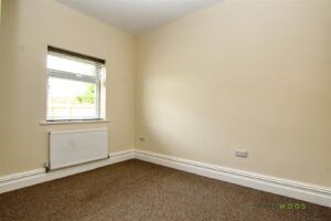 1 BEDROOM Bungalow - Semi Detached - Photo 4