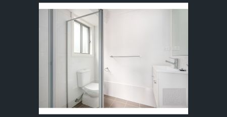 WELL PRESENTED LOW MAINTENANCE FAMILY HOME - Photo 3