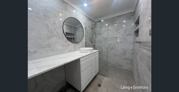 Modern Three Bedroom Family Home - Photo 1