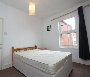 Terraced House to rent on - Photo 6