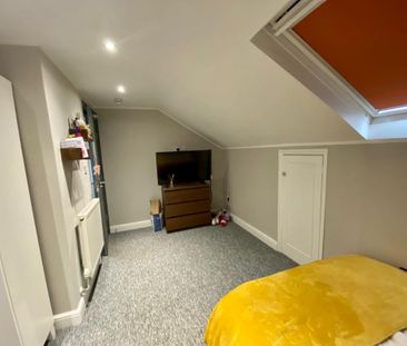 1 bedroom in a house share to rent - Photo 2