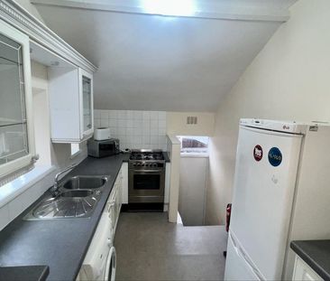 3 bedroom flat to rent - Photo 6