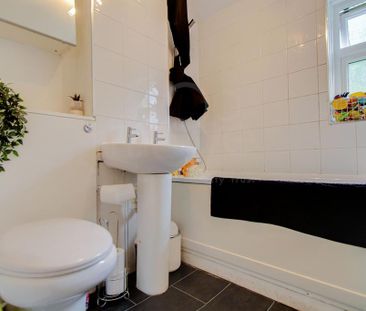 2 bedroom maisonette to rent - Photo 5