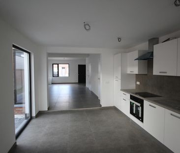 Gerenoveerde, energiezuinige woning met 2/3 slaapkamers vlakbij het... - Photo 2