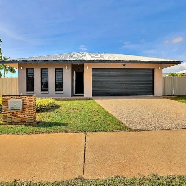 FAMILY HOME IN JOHNSTON - Photo 1