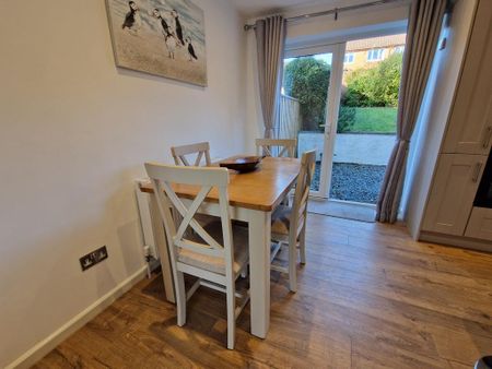 3 bedroom semi-detached house to rent - Photo 2