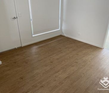 3 BEDROOM TOWNHOUSE - Double Garage, Air Cons, Pets Welcome - Photo 2