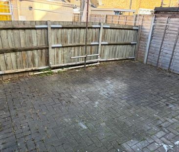 4 Bedroom House To Let - Photo 3